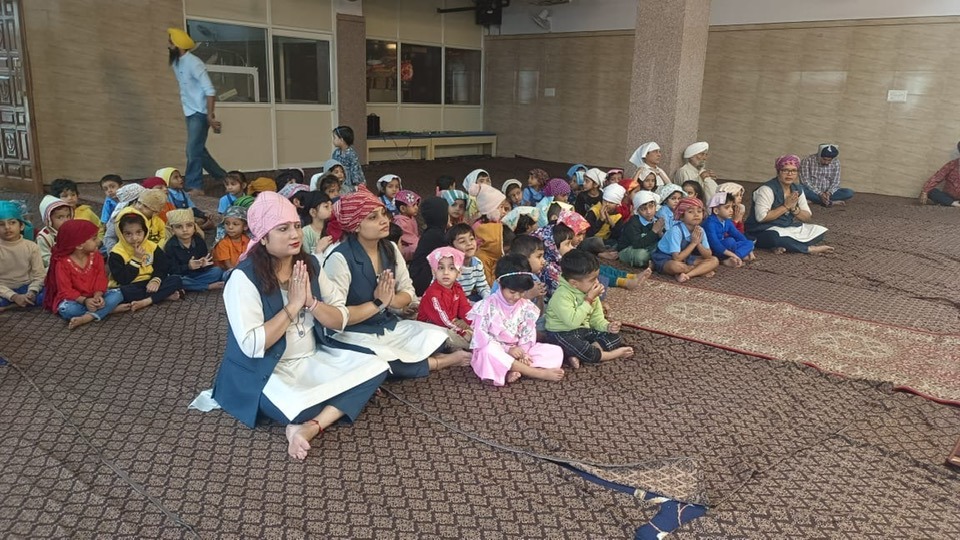 Honoring Guru Nanak Dev Ji